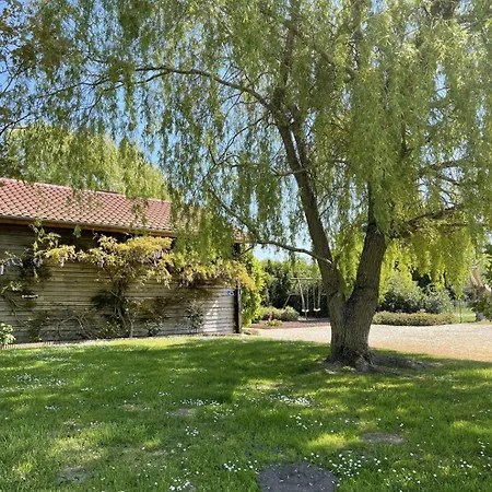 Les Epervieres Nyaraló *